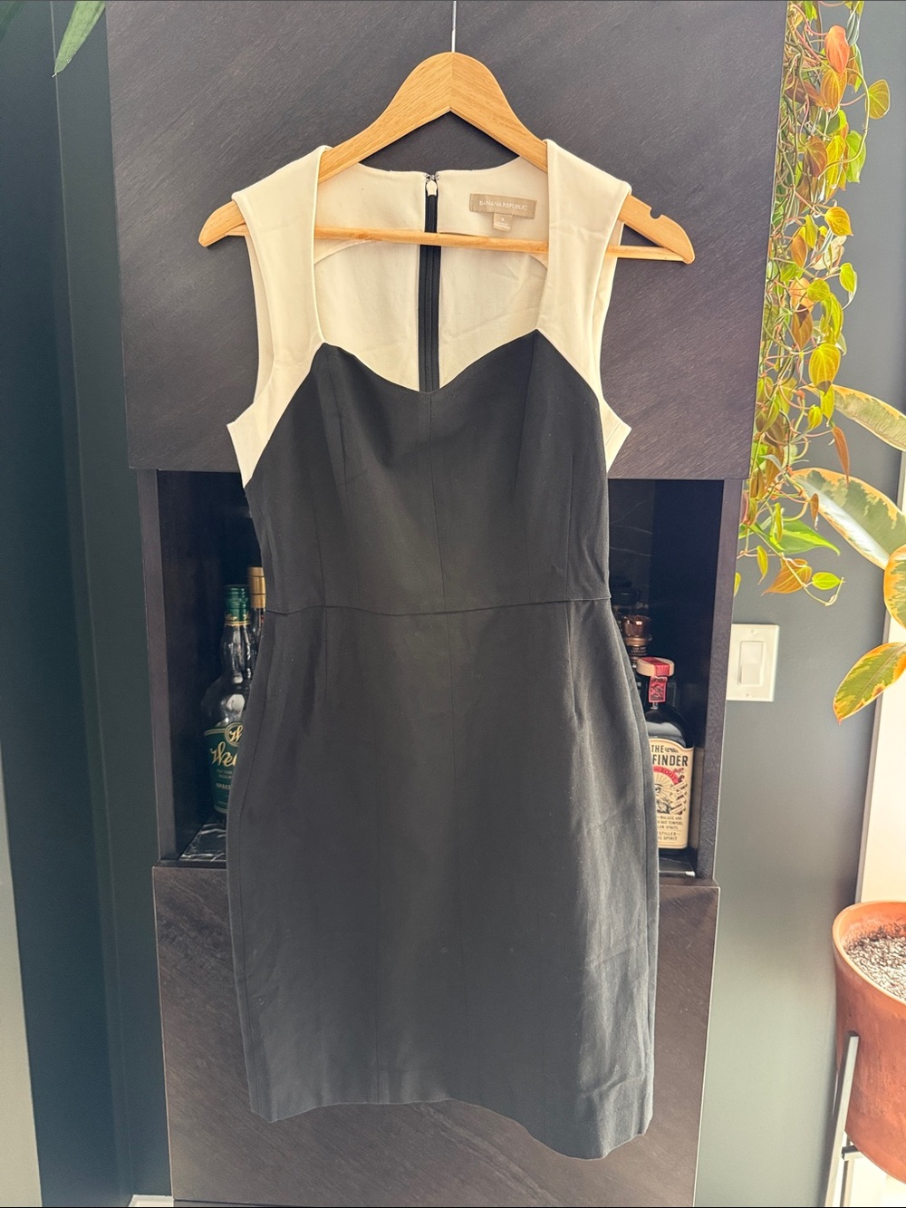 Banana Republic Black and Cream Fitted Sheath Dress